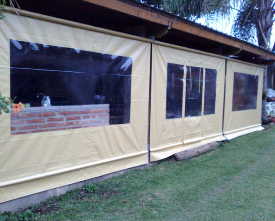 Cortinas con ventana PVC